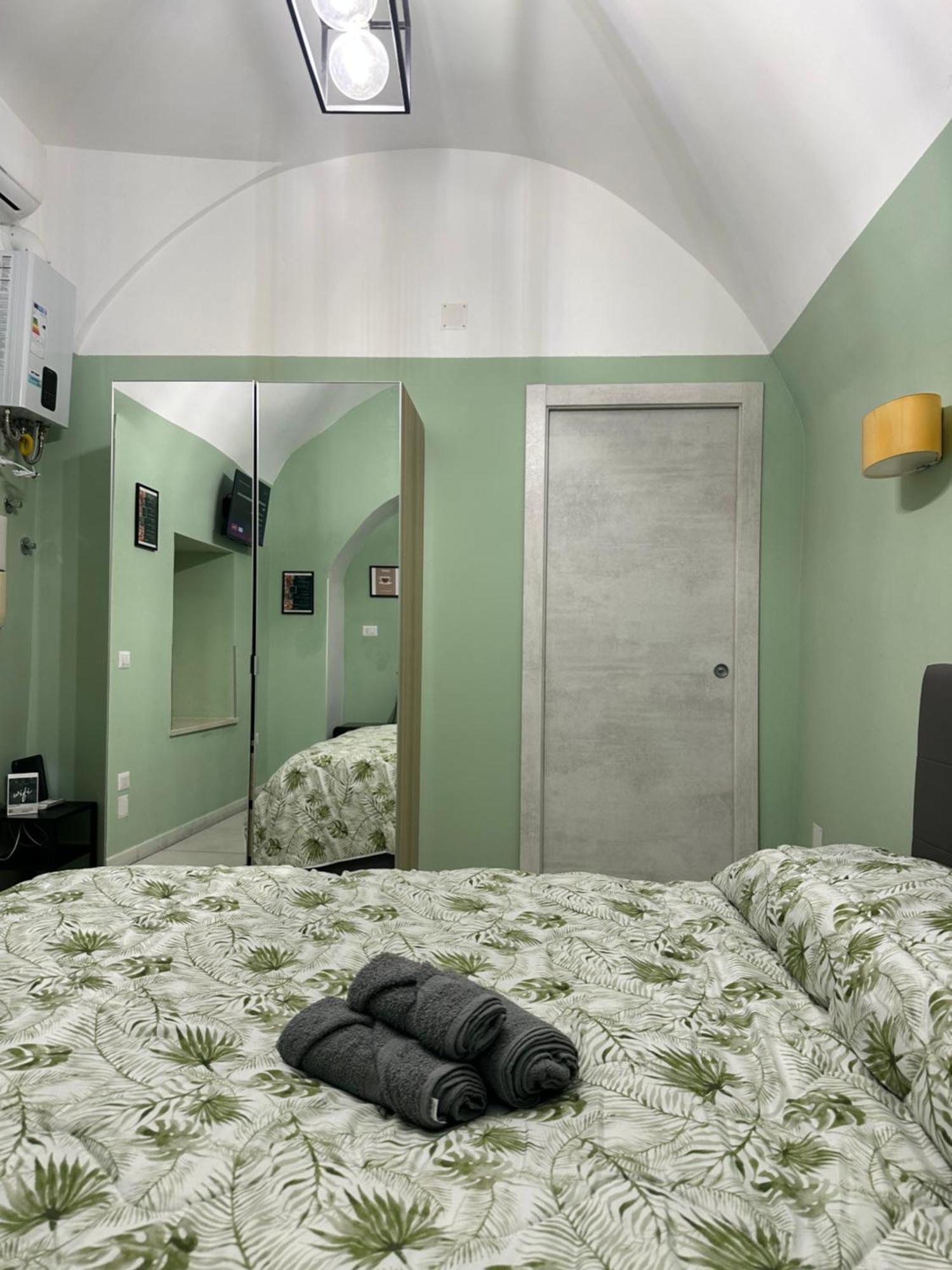 Casa Carmeli Bed & Breakfast เนเปิลส์ ภายนอก รูปภาพ